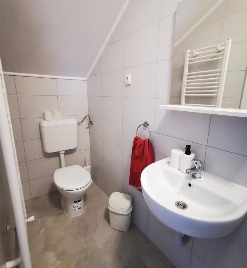 Vila Julija - Apartment & Rooms Otocsán Kültér fotó