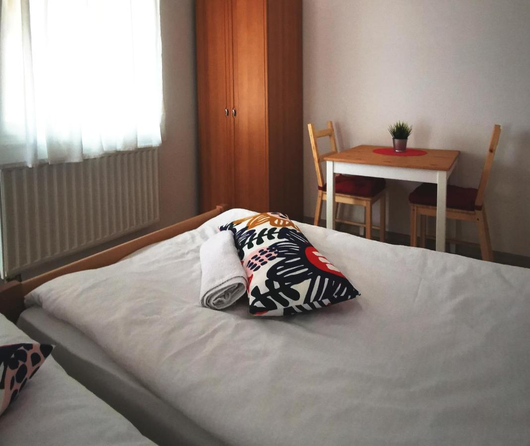 Vila Julija - Apartment & Rooms Otocsán Kültér fotó