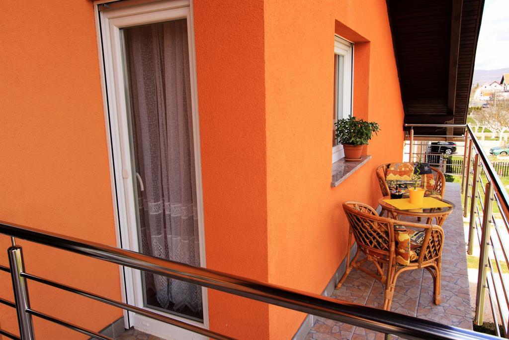 Vila Julija - Apartment & Rooms Otocsán Szoba fotó
