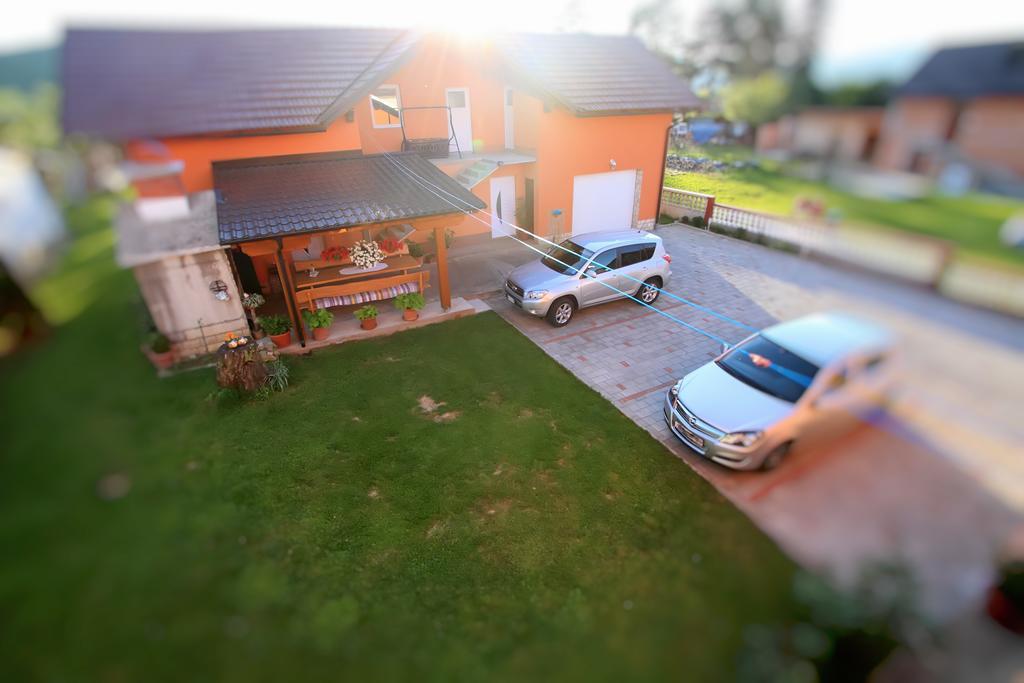 Vila Julija - Apartment & Rooms Otocsán Kültér fotó
