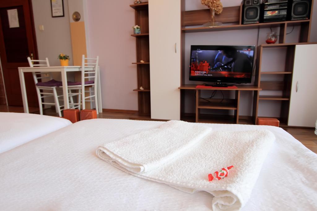 Vila Julija - Apartment & Rooms Otocsán Kültér fotó