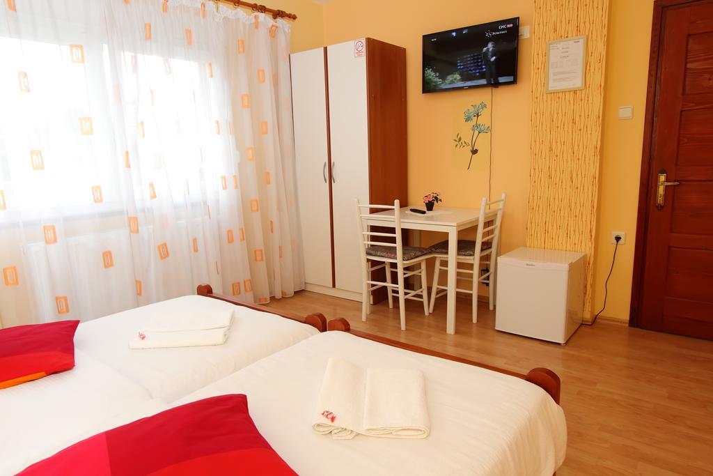 Vila Julija - Apartment & Rooms Otocsán Kültér fotó