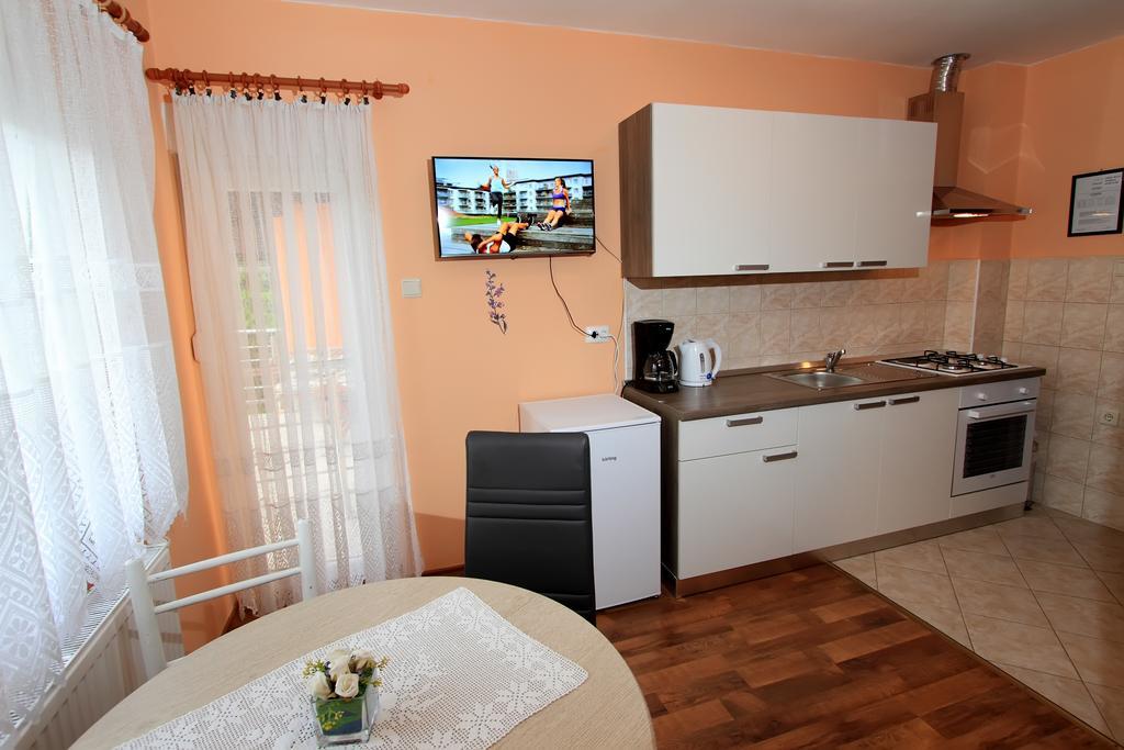 Vila Julija - Apartment & Rooms Otocsán Kültér fotó