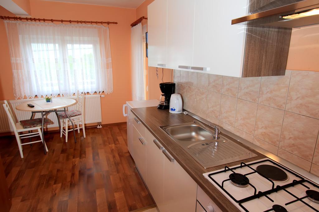 Vila Julija - Apartment & Rooms Otocsán Kültér fotó